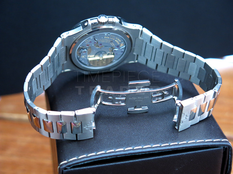 Patek Philippe Nautilus 5740/1G Ultra-thin Self-winding 18K White Gold Watch